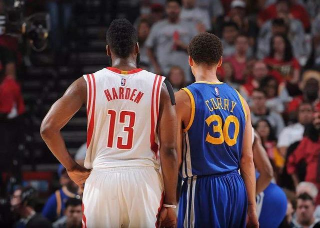 展示了他在 展示了他在