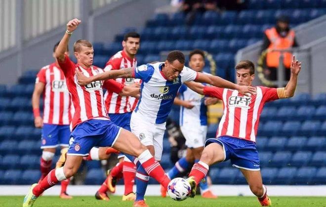 赛场上崭露 赛场上崭露